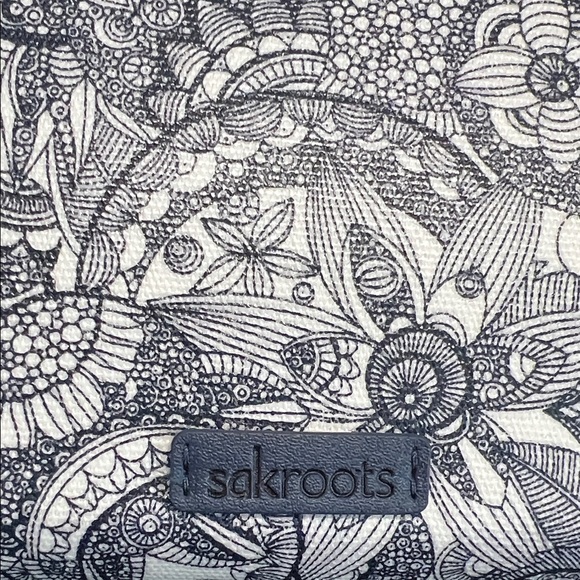 Sakroots | Navy Smart Phone Crossbody/Wallet/Wristlet - Picture 6 of 16